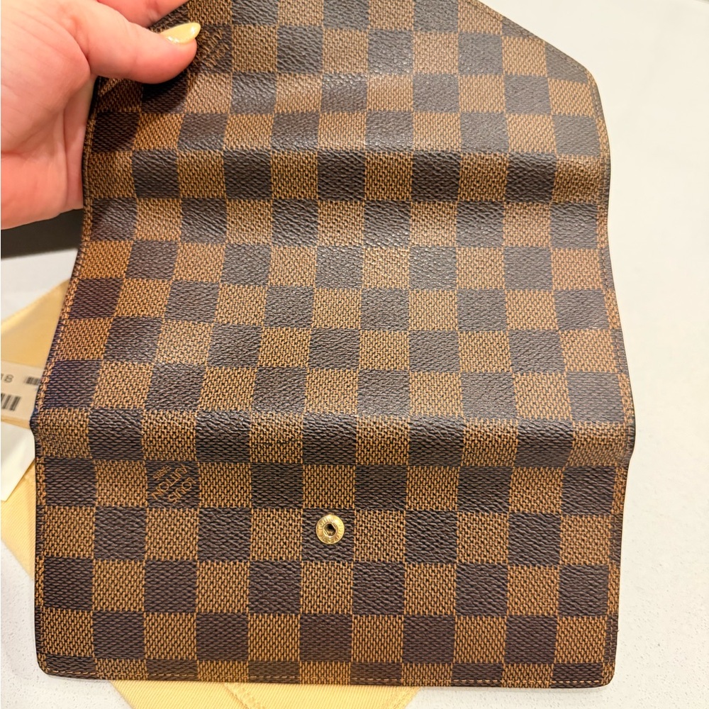 Louis Vuitton Damier Ebene Wallet with Gold Accent - Picture 7 of 10